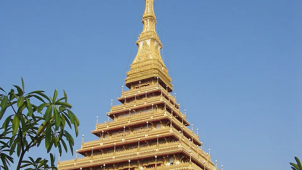 พระมหาธาตุแก่นนคร วัดหนองแวง จังหวัดขอนแก่น