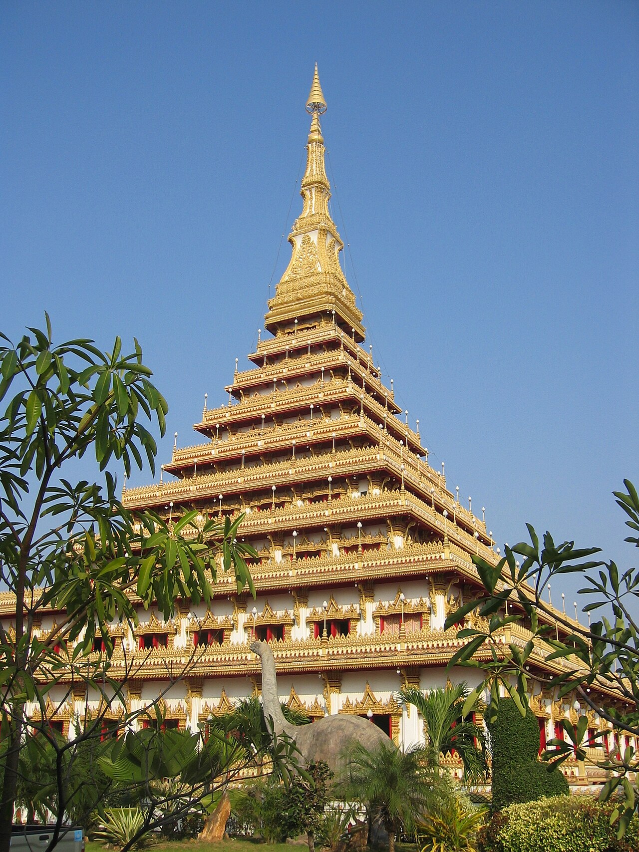 พระมหาธาตุแก่นนคร วัดหนองแวง จังหวัดขอนแก่น
