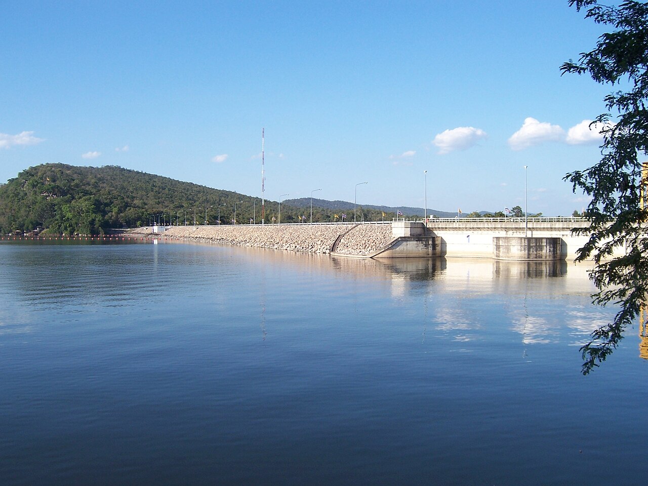 เขื่อนอุบลรัตน์ จังหวัดขอนแก่น — ภาพถ่ายสถานที่จริง