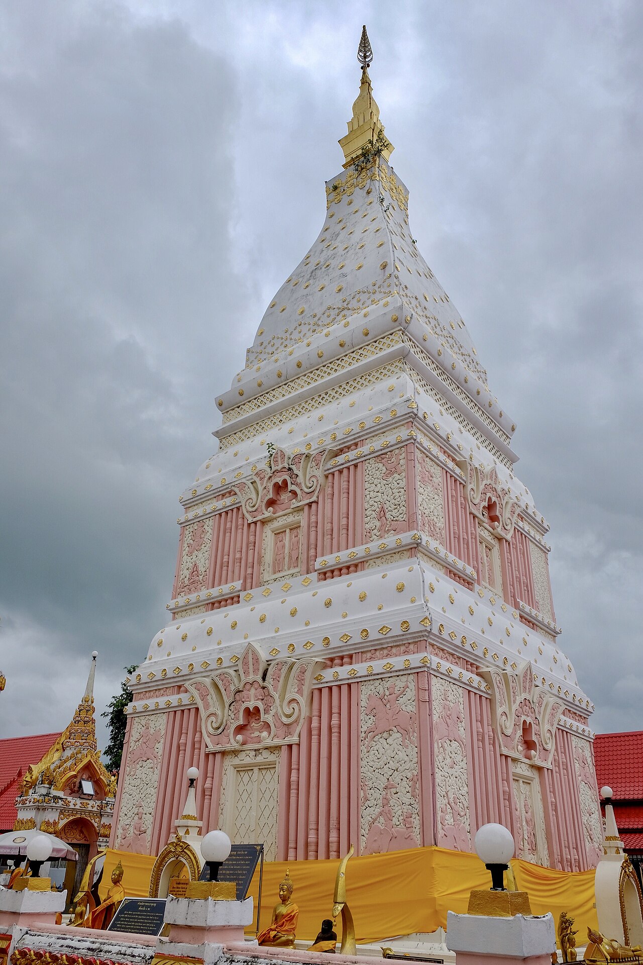 พระธาตุเรณู จังหวัดนครพนม — ภาพถ่ายสถานที่จริง