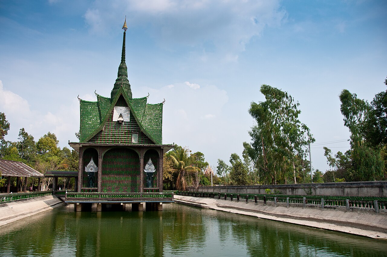 วัดป่ามหาเจดีย์แก้ว วัดล้านขวด จังหวัดศรีสะเกษ — ภาพถ่ายสถานที่จริง