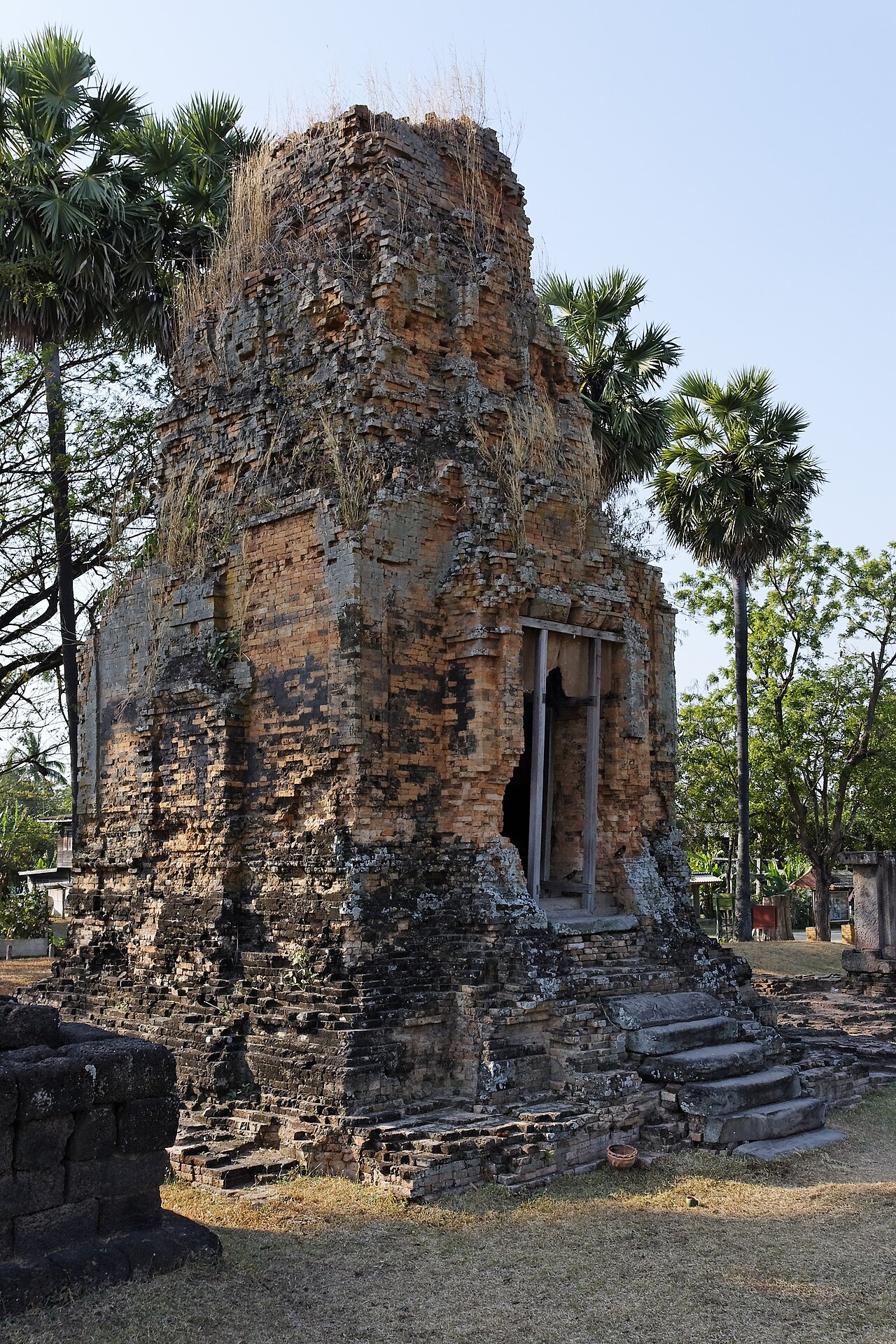 ปราสาทภูมิโปน จังหวัดสุรินทร์ — ภาพถ่ายสถานที่จริง